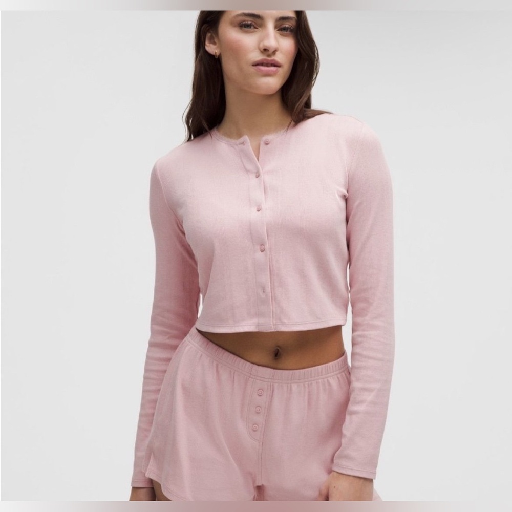 Lululemon Cotton Pointelle Cropped Button Shirt
NWOT Size Small